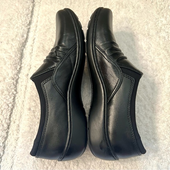 CLARKS Women's Cora Dusk Loafer ruched side button slip on comfort shoes 8.5M - Picture 9 of 10